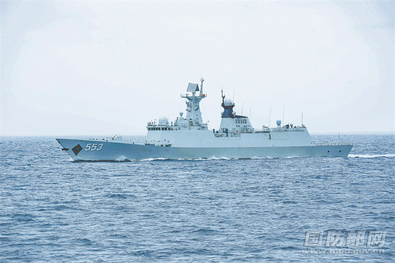 海军某护卫舰支队开展海上训练