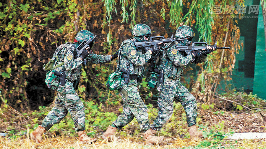 武警第一机动总队某支队组织战术综合训练